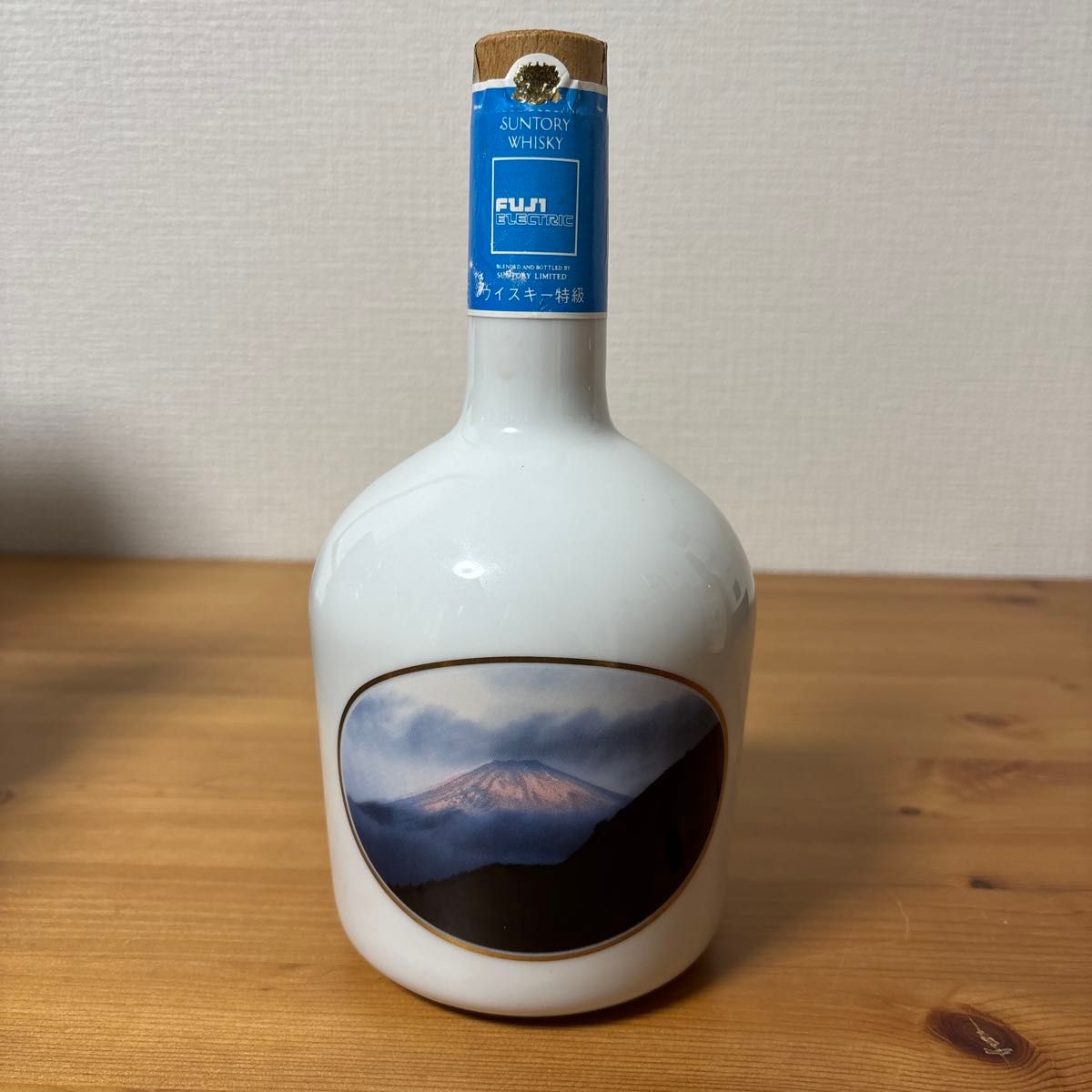 サントリー ザ・ウイスキー 有田焼 陶器ボトル 760ml 2セット43％ サントリー ザ・ウイスキー 有田焼 陶器ボトル 760ml 2セット43