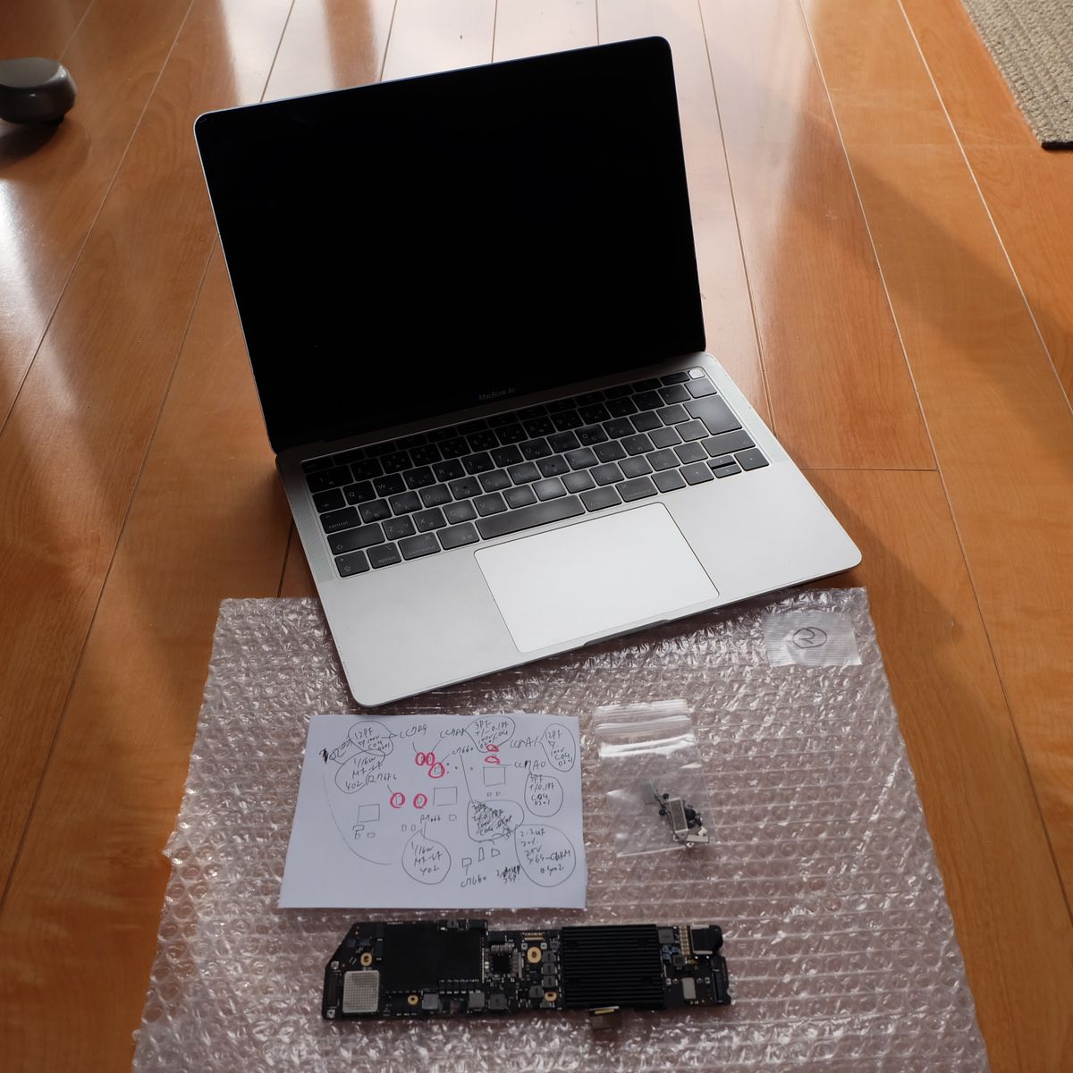 ジャンク JUNK Apple MacBook Air A1932 2018年モデル 液晶はOK 部品