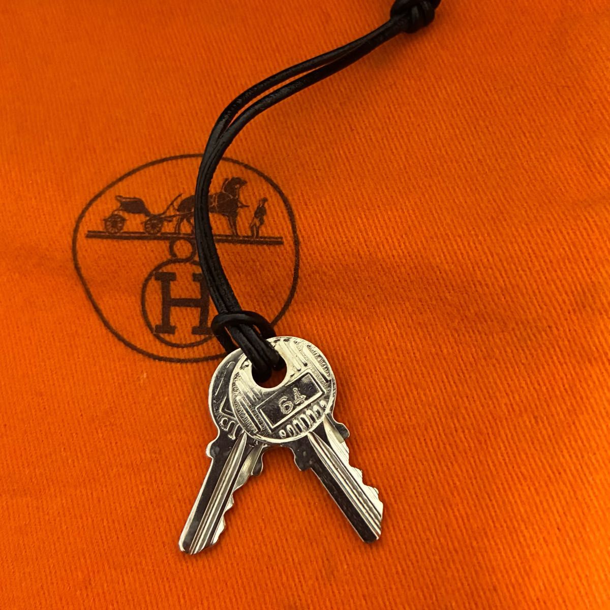 HERMES エルメス カデナ パドロック 南京錠 No.64 鍵 カギ キー付き メタル シルバー HERMES - HERMES エルメス カデナ パドロック 南京錠 No.64 鍵 カギ