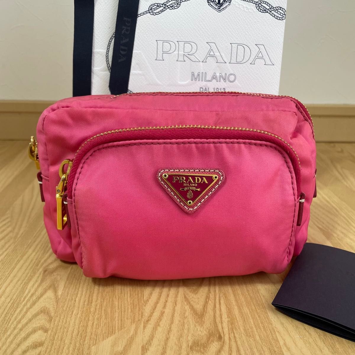 PRADA プラダ ポーチ 小物入れ 化粧ポーチ ナイロン ブラック 三角ロゴ