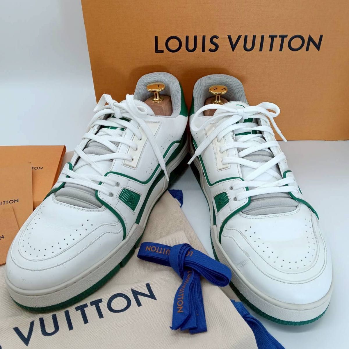 LOUIS VUITTON ルイヴィトン LVロゴ スニーカー ホワイト | Shop at