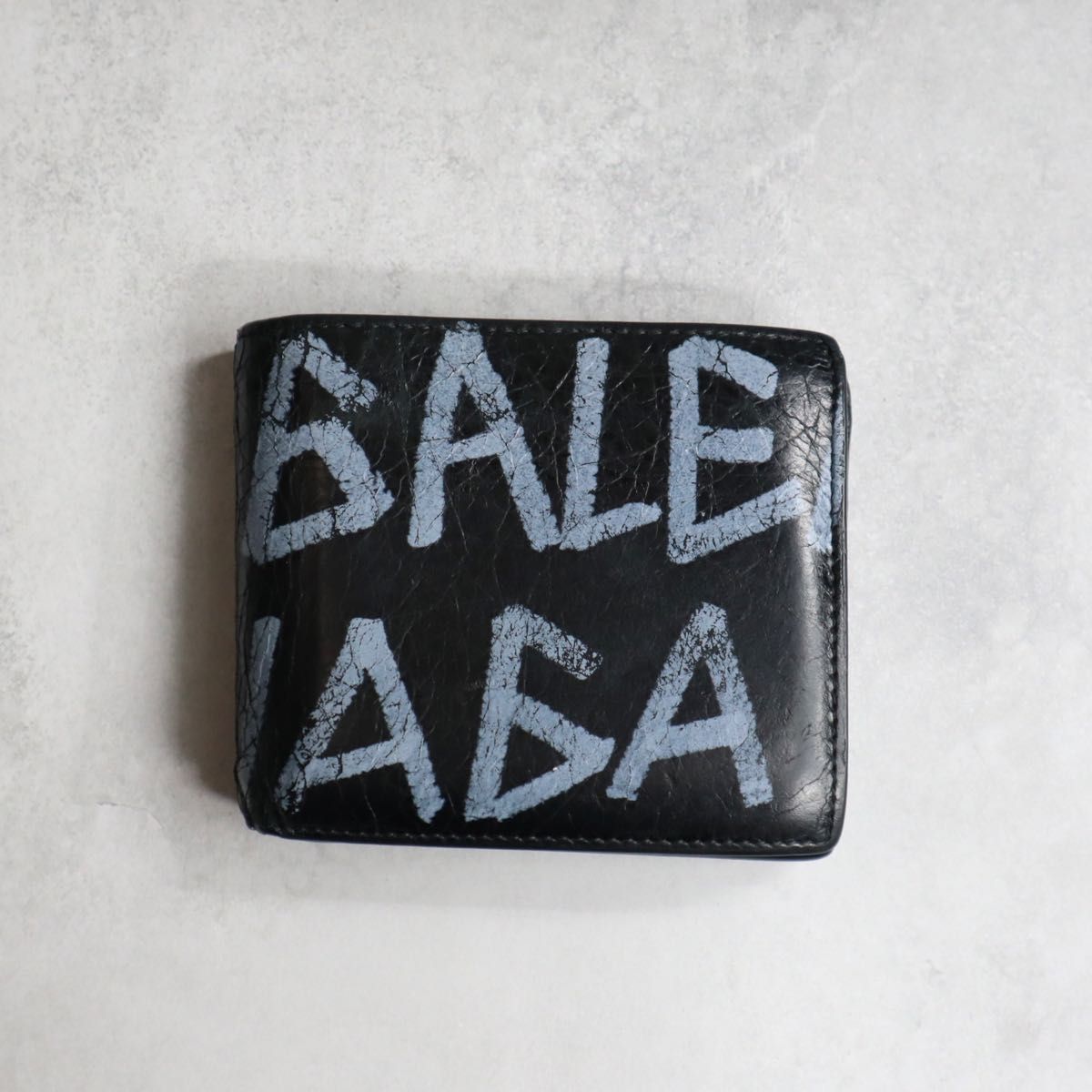未使用級 BALENCIAGA グラフィティ 三つ折り財布 レザー ロゴ 黒