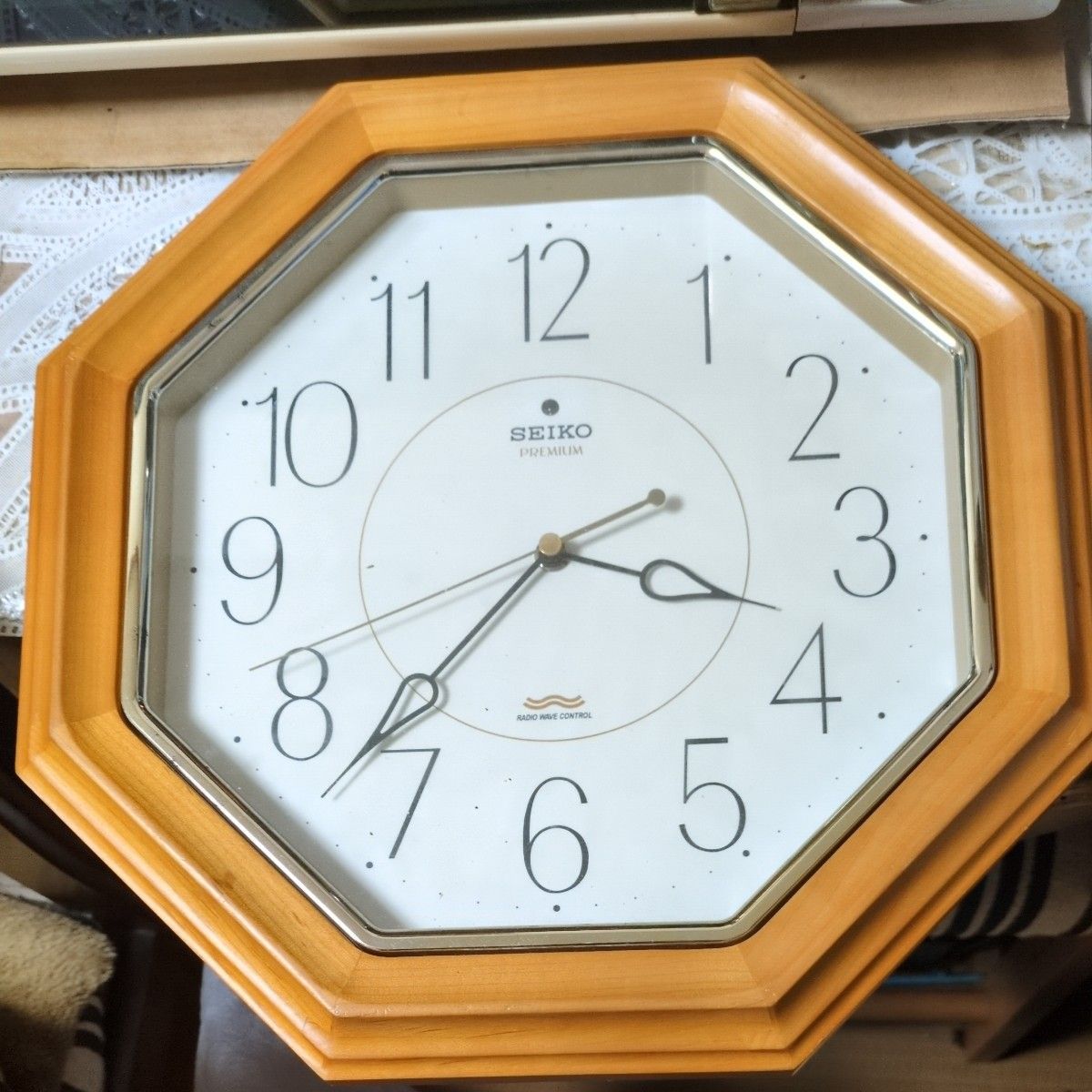 SEIKO セイコー 掛け時計 SF241B 茶メタリック ハイブリッドソーラー