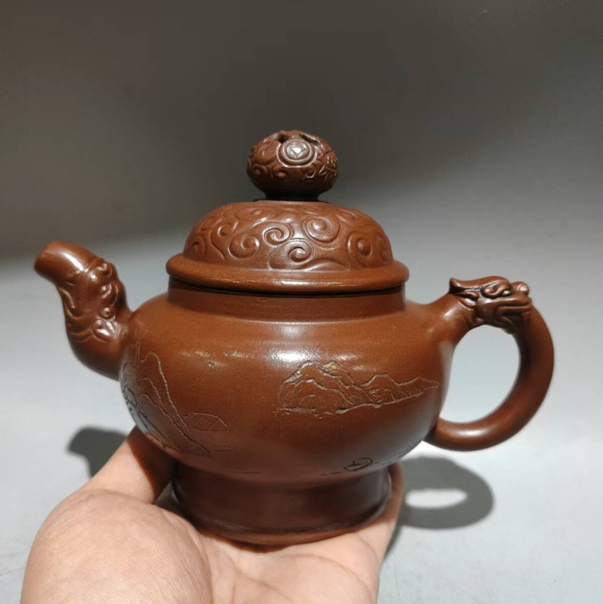 中国古美術 紫砂壺 六方壺 梅蘭竹菊刻紋 底款:徐漢棠 原鉱紫泥 茶壺 煎茶道具 中国古美術 紫砂壺 六方壺 梅蘭竹菊刻紋 底款:徐漢棠 原鉱紫泥 茶壺