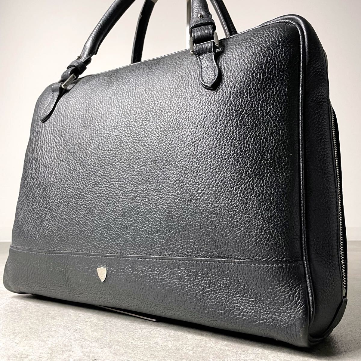 美品・定価85,800円】 hinn エンボスレザー ビジネスバッグ 【公式通販】