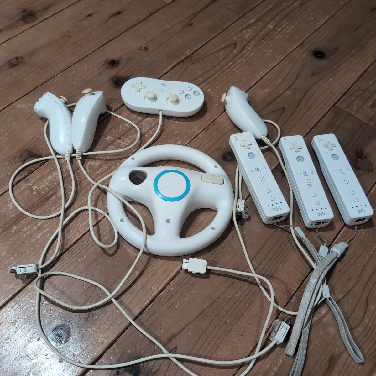 Nintendo Wii 本体(1式)、単体リモコン、ヌンチャク、クラッシック