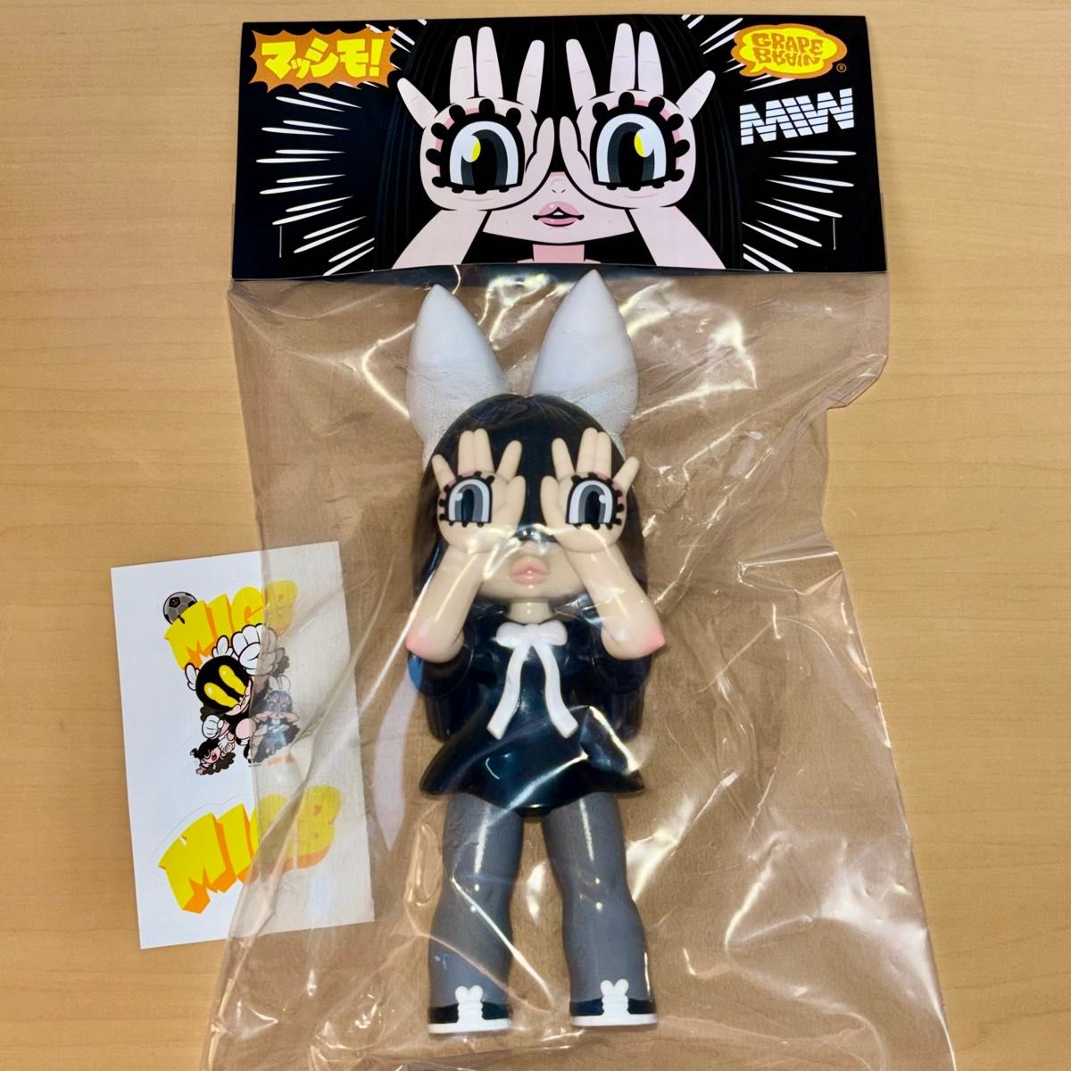 GRAPE BRAIN 手の目少女にぎるちゃん 1stカラーソフビフィギュア新品
