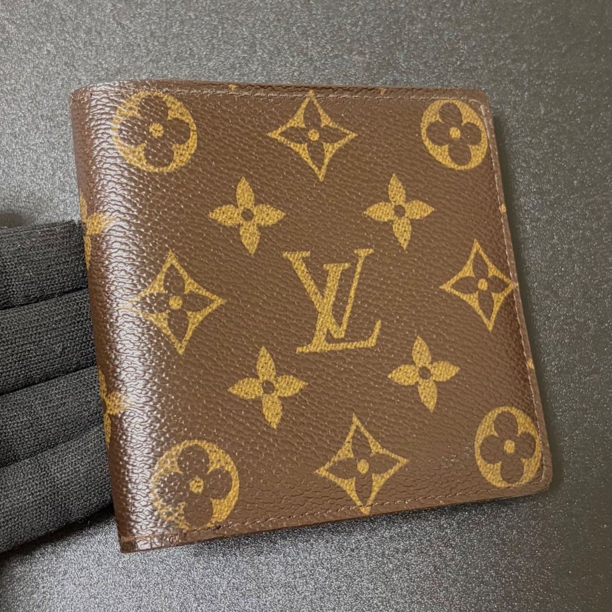 美品】LOUIS VUITTON ルイヴィトン 二つ折り財布 エピ ポルトフォイユ
