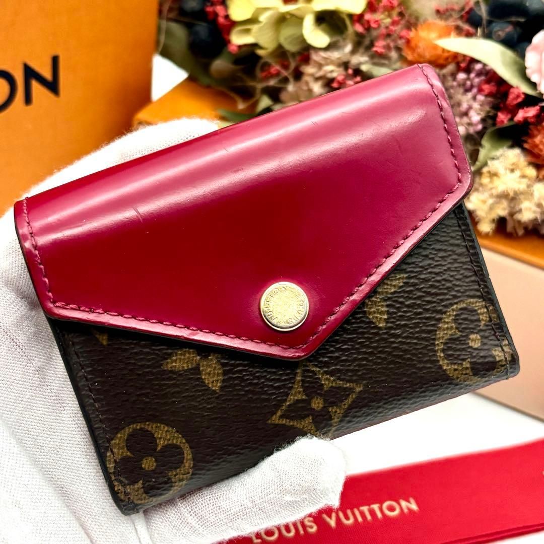 【美品】ルイヴィトン 三つ折り財布 モノグラム ポルトフォイユ ゾエ フューシャ LOUIS VUITTON（ルイ・ヴィトン） 【新品同様】ルイヴィトン
