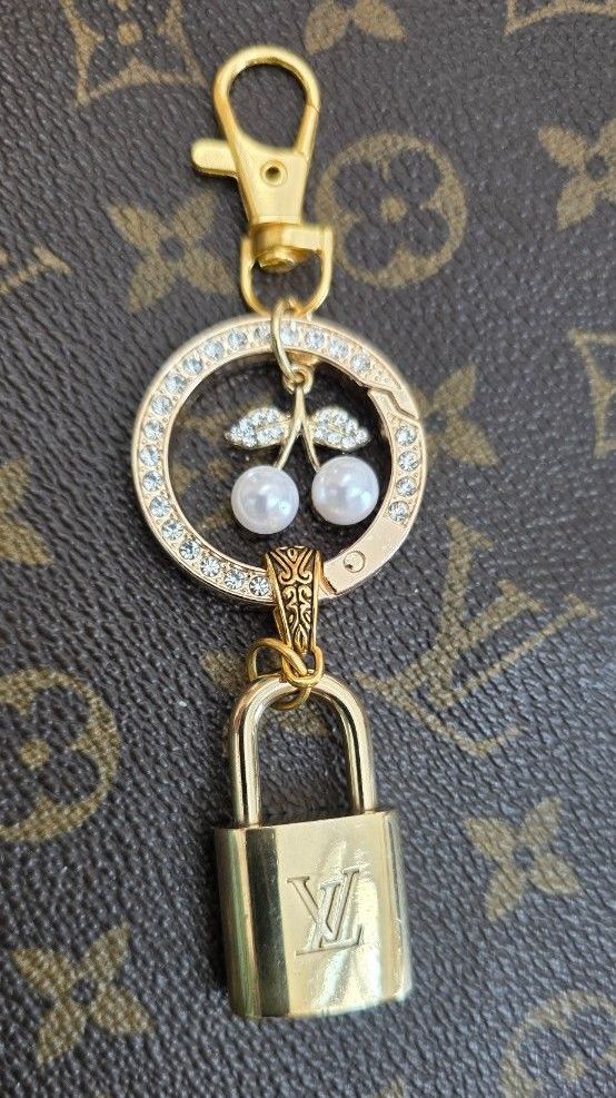 美品☆LOUIS VUITTON☆ ルイヴィトン☆ キーホルダー☆ ゴールド