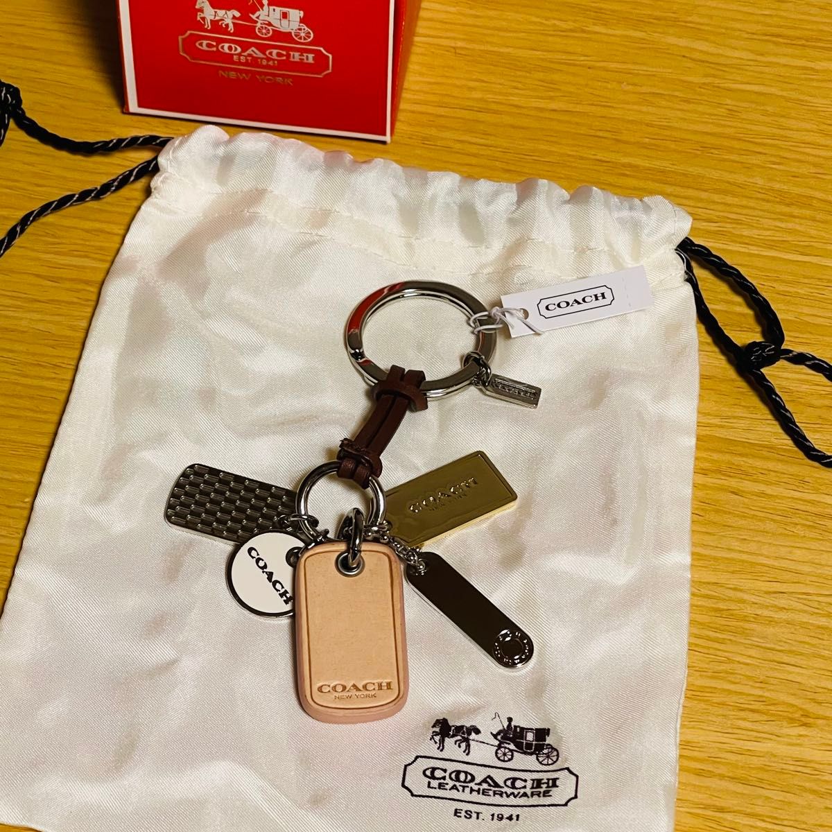 2025年新作 COACH×PEANUTS スモール ジップ アラウンド カード ケース 