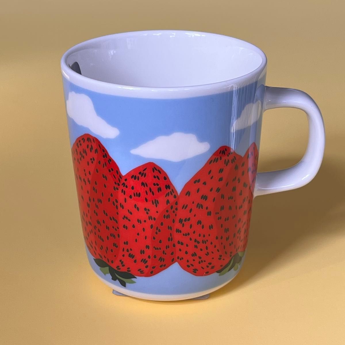 新品未使用 マリメッコ マンシッカ いちご柄 プレート 皿 ピンク