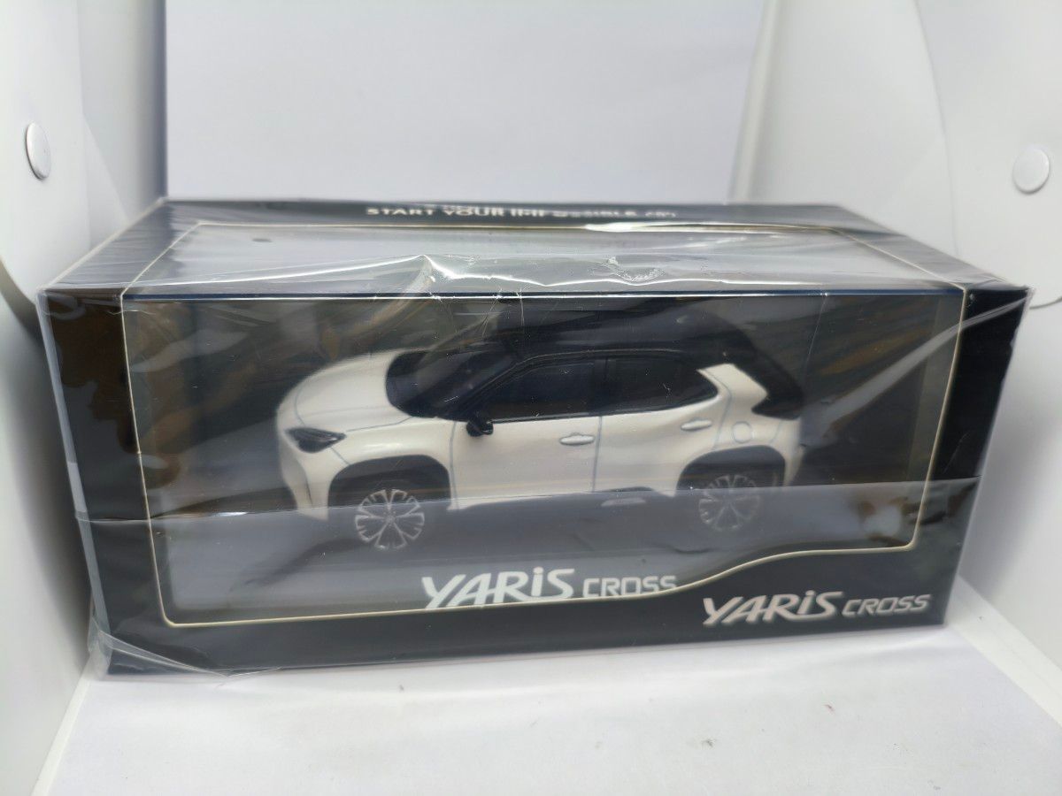トヨタ ヴェルファイア カラーサンプル ミニカー 1/24 ホワイトパール