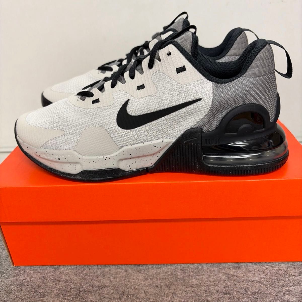 新品 NIKE ナイキ エアマックス ランニングシューズ スニーカー 26 