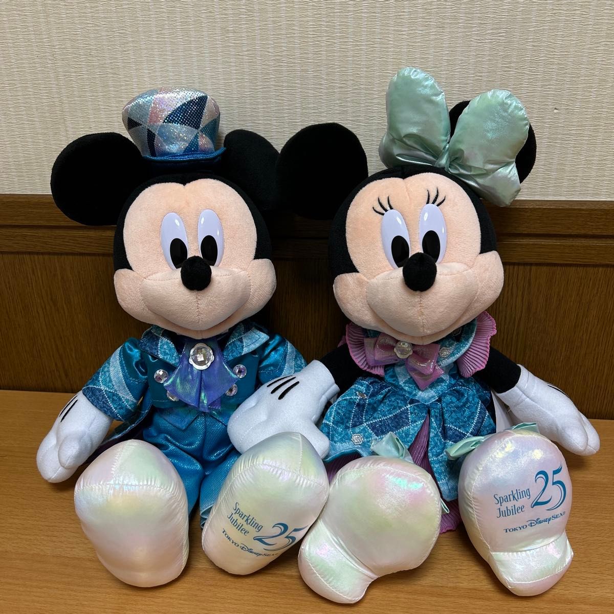 ディズニー ミニーぬいぐるみバッジ レインボールアウ タグ付き | Shop