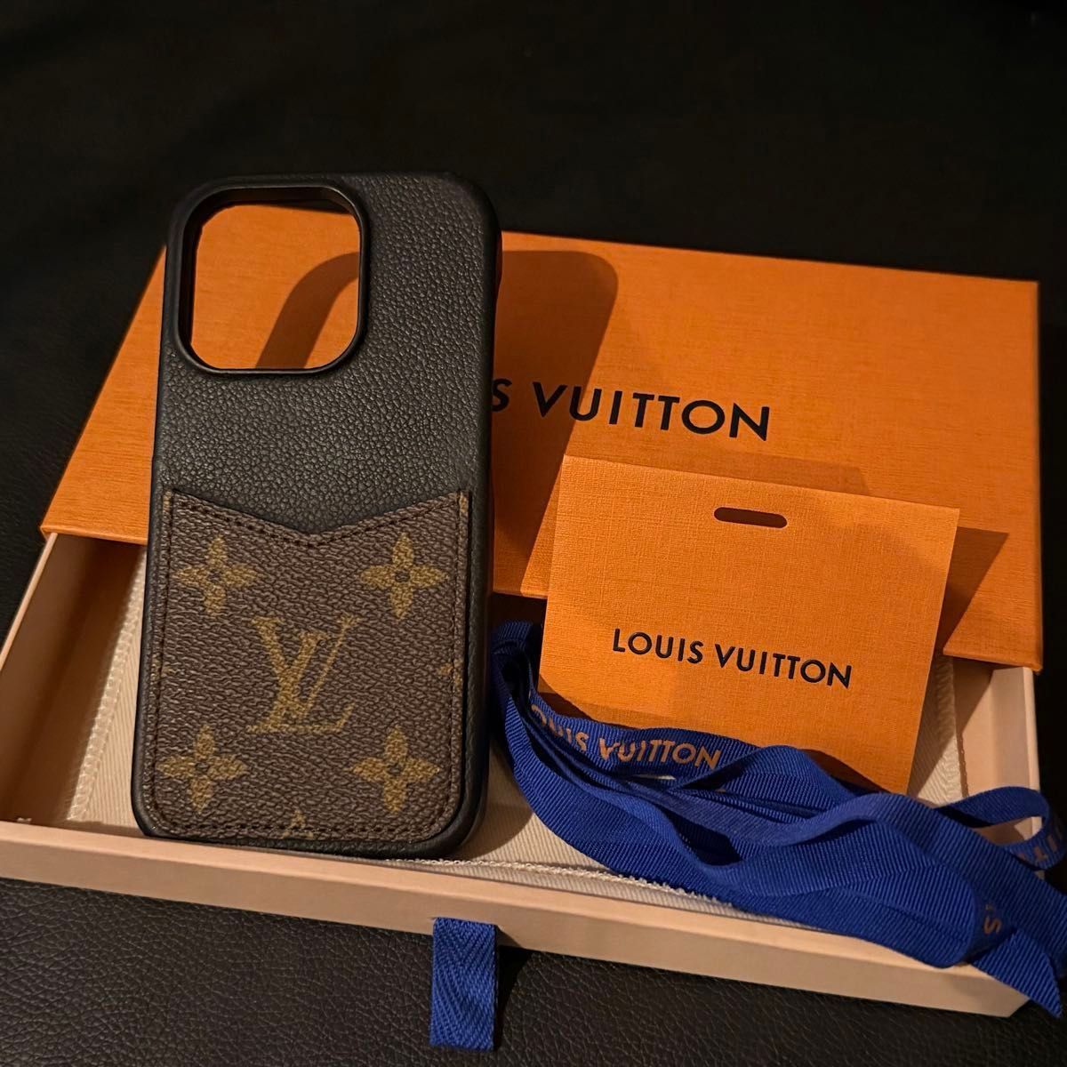 美品】ルイヴィトン iPhone15pro ケースモノグラム リバース LOUIS
