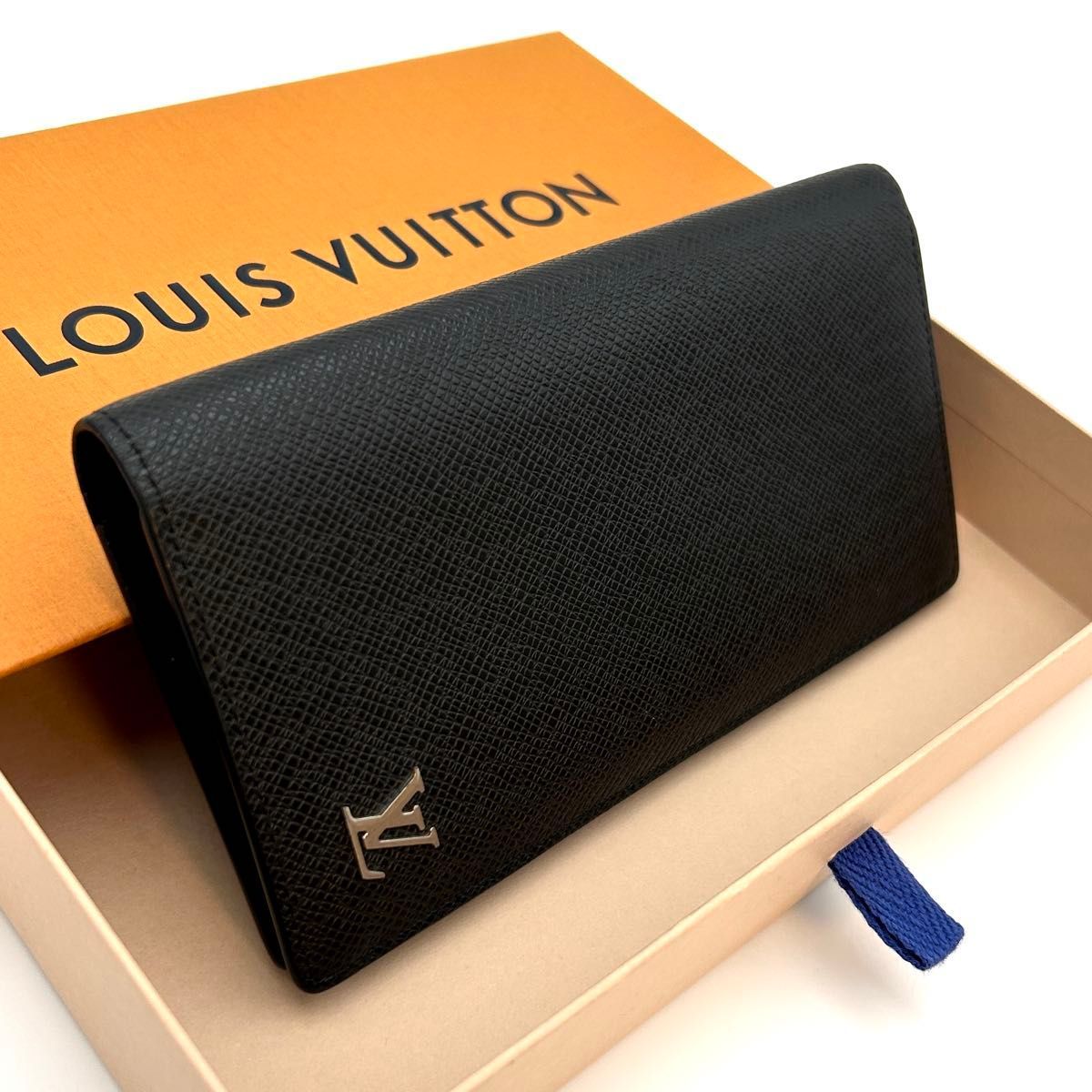 LOUIS VUITTON ルイヴィトン ブラック 二つ折り財布 タイガ | Shop at