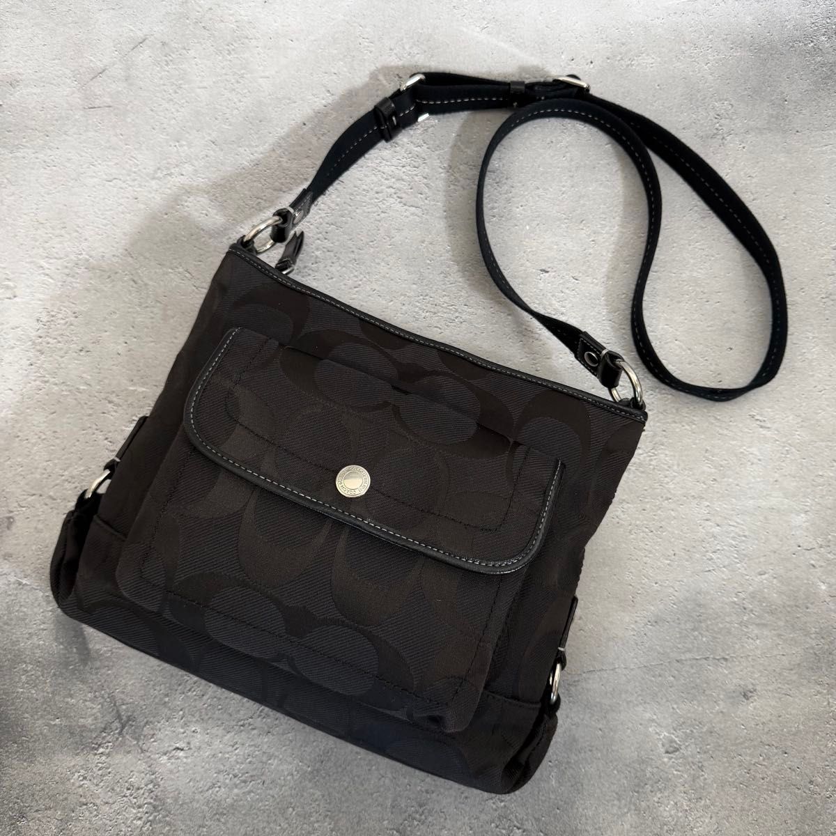 激レア品 GUCCI Y2K ボディバッグ GG キャンバス レザー | Shop at