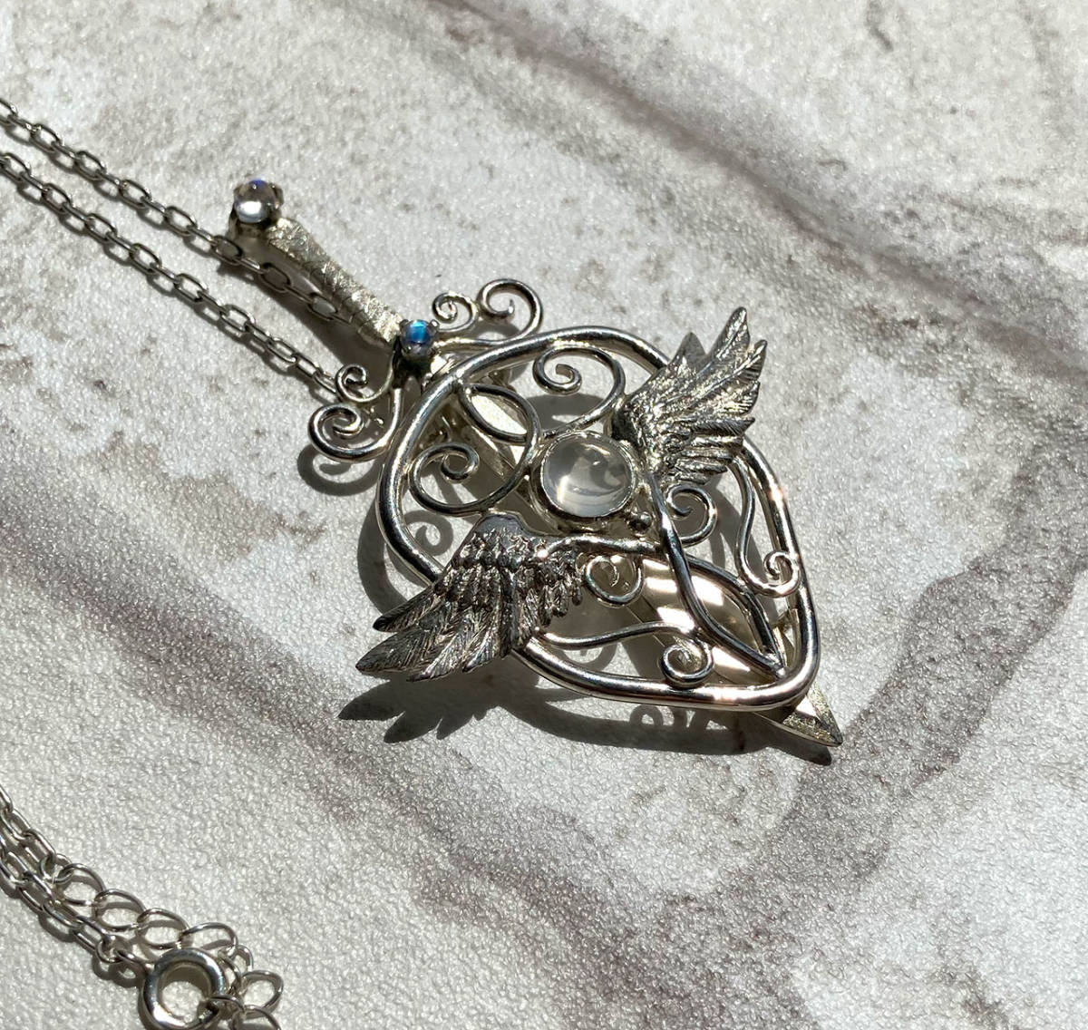 ネックレス　ハンドメイド　シルバー　ムーンストーン　剣と盾　ファンタジー3way ネックレス ハンドメイド シルバー ムーンストーン 剣と盾