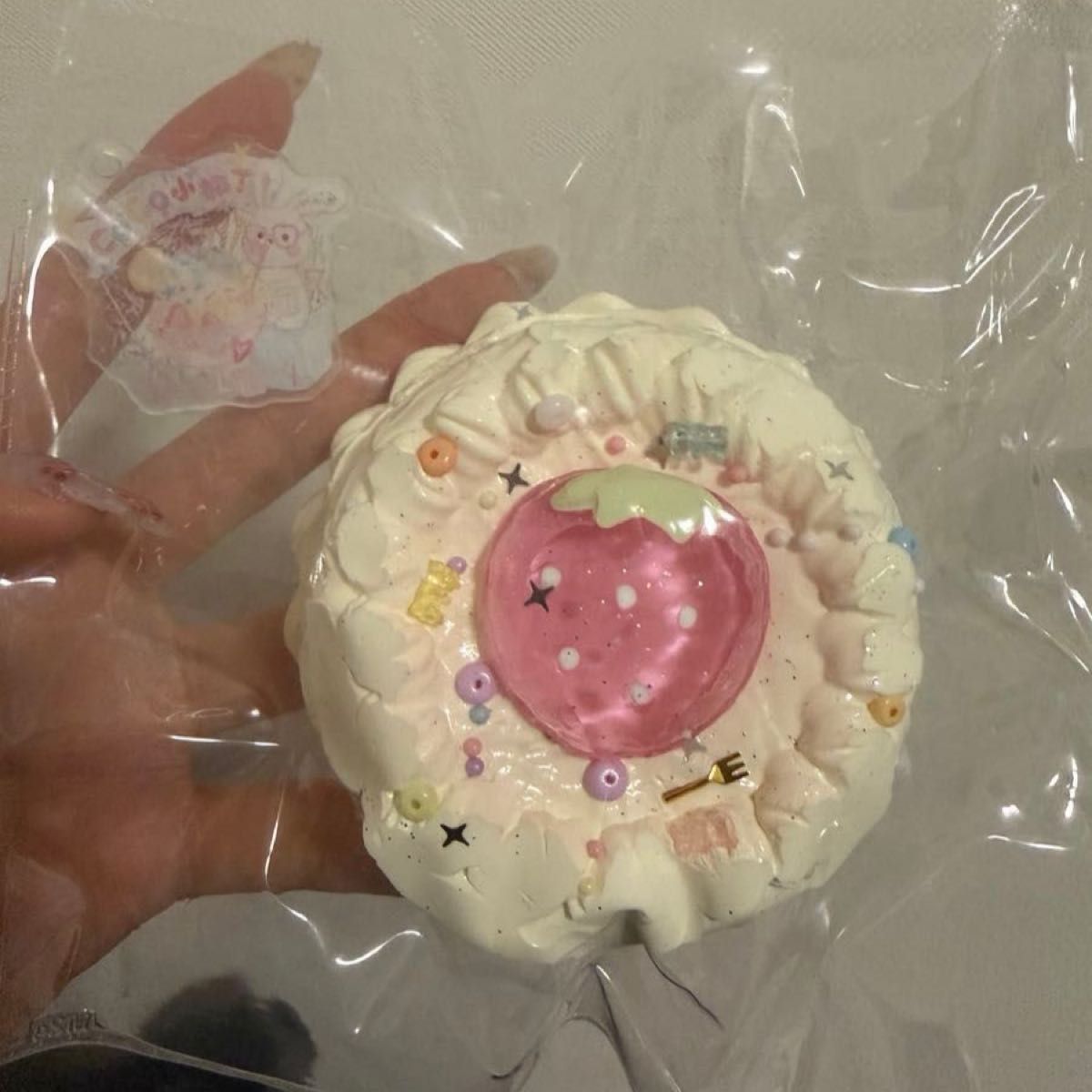 kikisquishy スクイーズ XLサイズ いちごのホールケーキ 純泥風