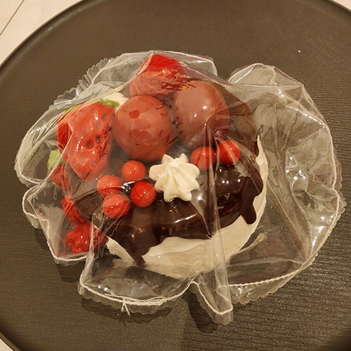 kikisquishy スクイーズ XLサイズ いちごのホールケーキ 純泥風