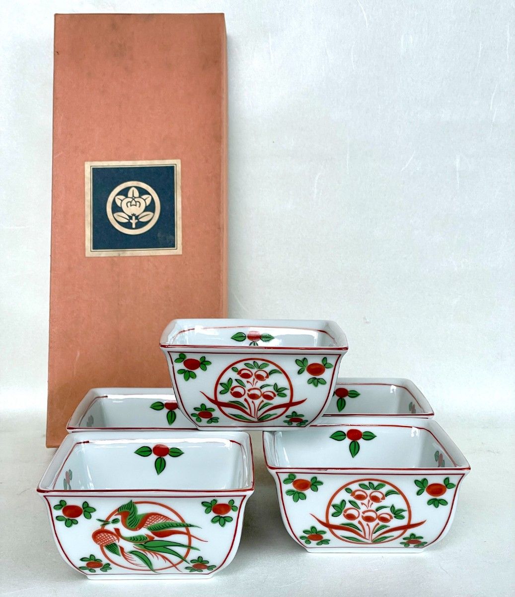 創造陶器　たち吉　橘吉　呉須赤絵花柄　大鉢2個＆中鉢2個＆小鉢2個　ペアセット 創造陶器 たち吉 橘吉 呉須赤絵花柄 大鉢2個＆中鉢2個＆小鉢2個 ペア