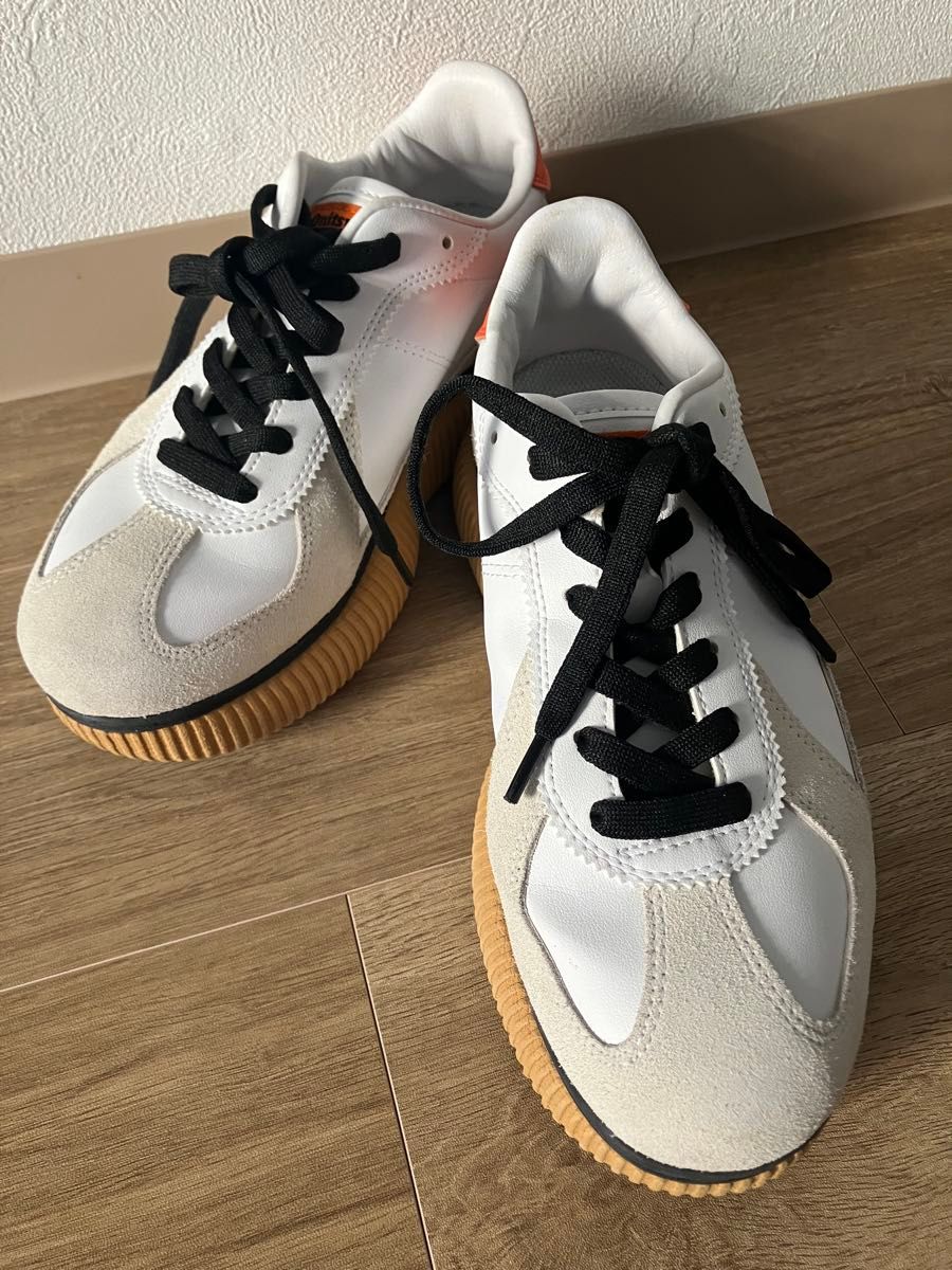 美品】オニツカタイガー デレシティ 厚底スニーカー 白 22.5cm