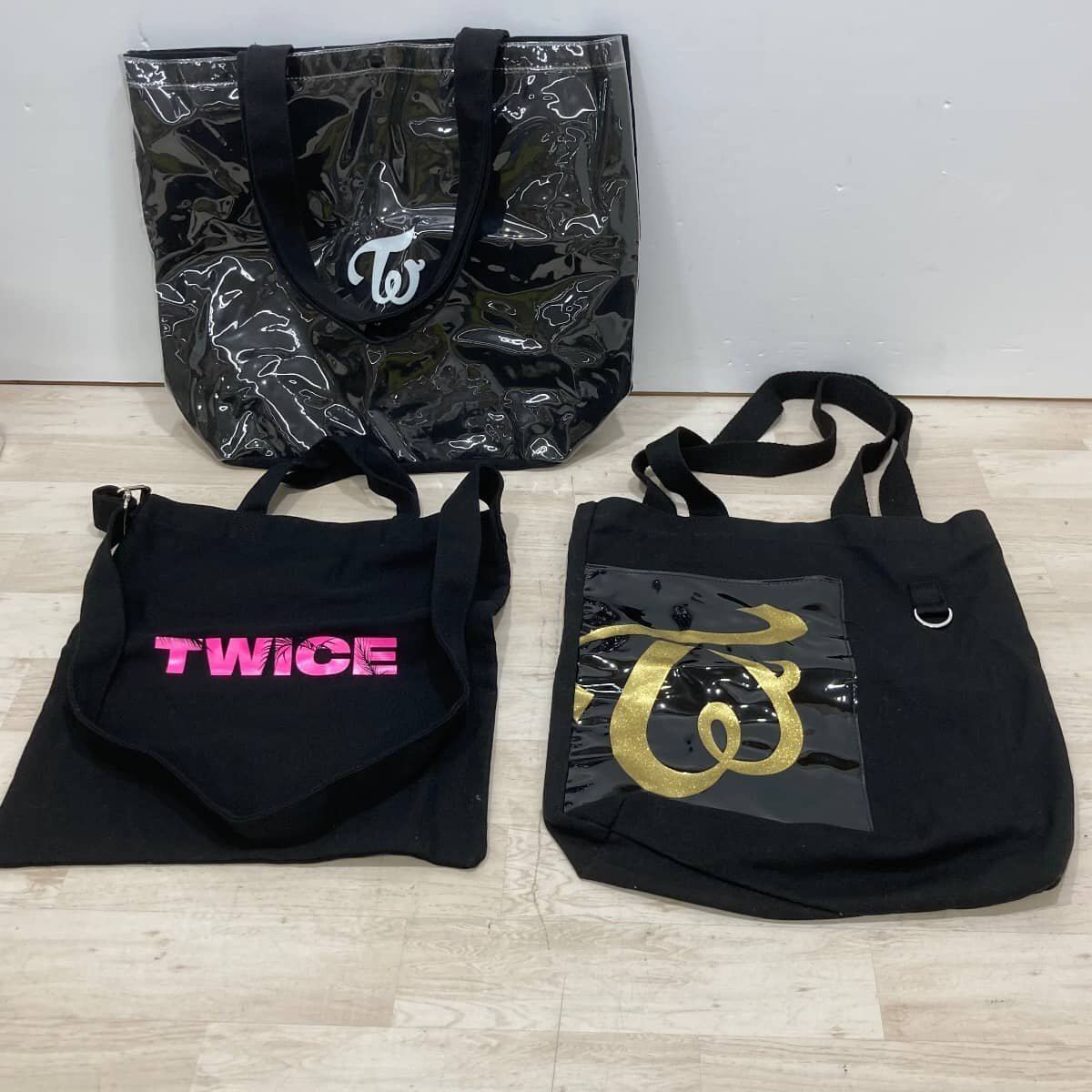 TWICE 缶バッジまとめ売り モモ トートバッグ twice モモ