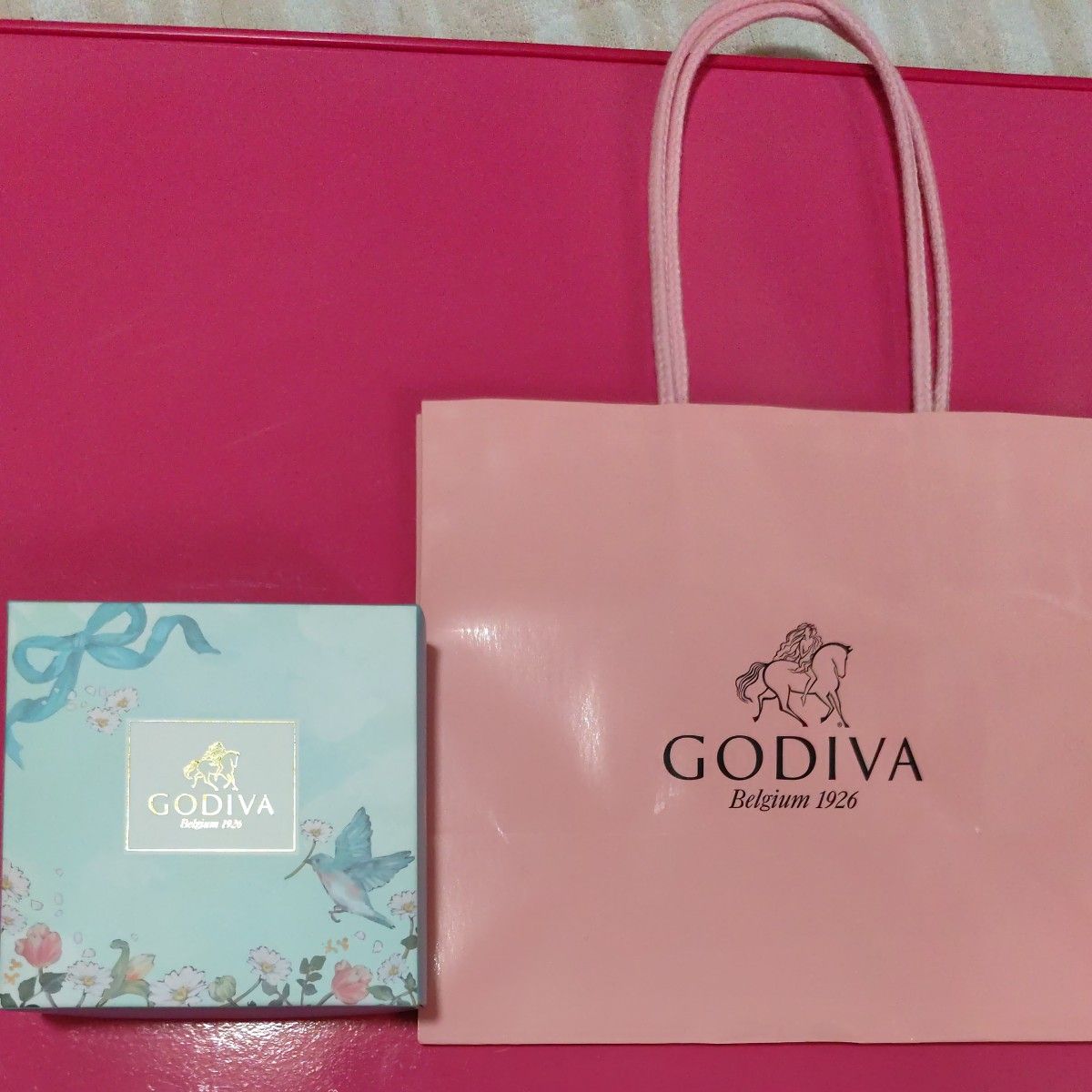 食品 【新品】GODIVA ゴディバ トリュフアソート 4粒入 手提げ紙袋 贈答用