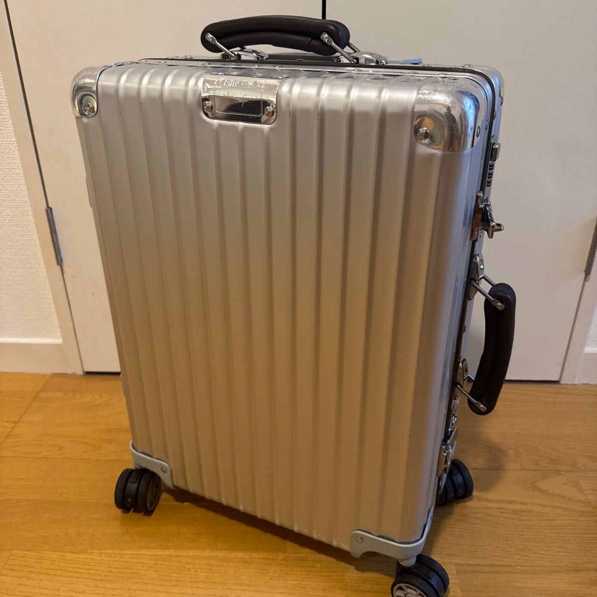 リモワ RIMOWA トパーズ 廃盤 スーツケース 45L 希少サイズ 923.56