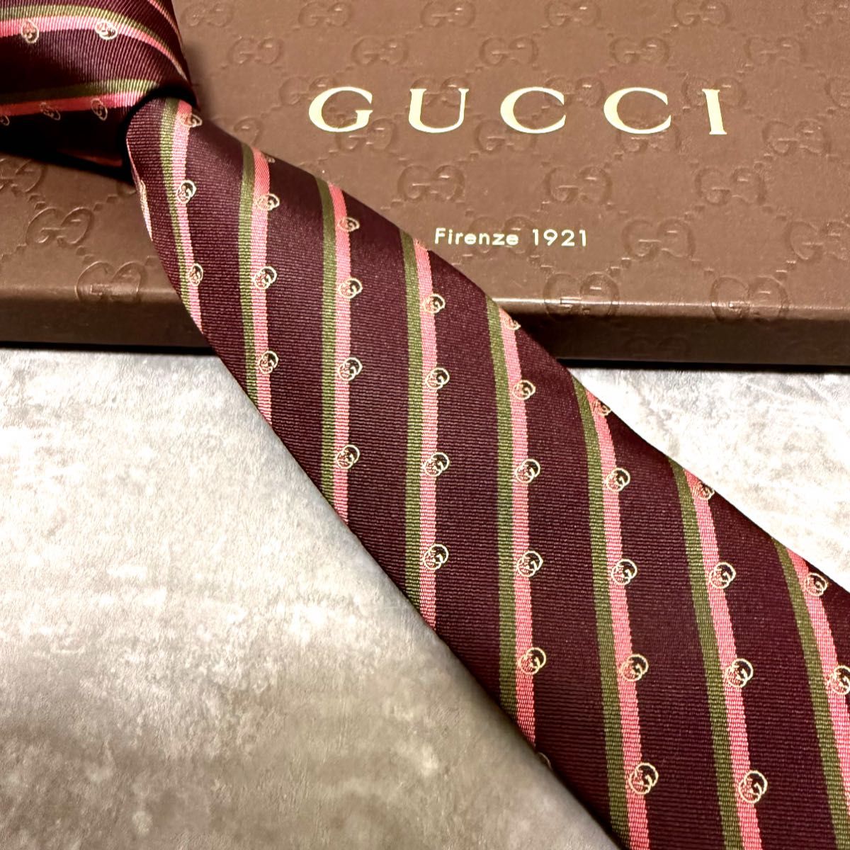 GUCCI ネクタイ ブルー 幾何学柄 シルク タグ付 イタリア製 未使用級