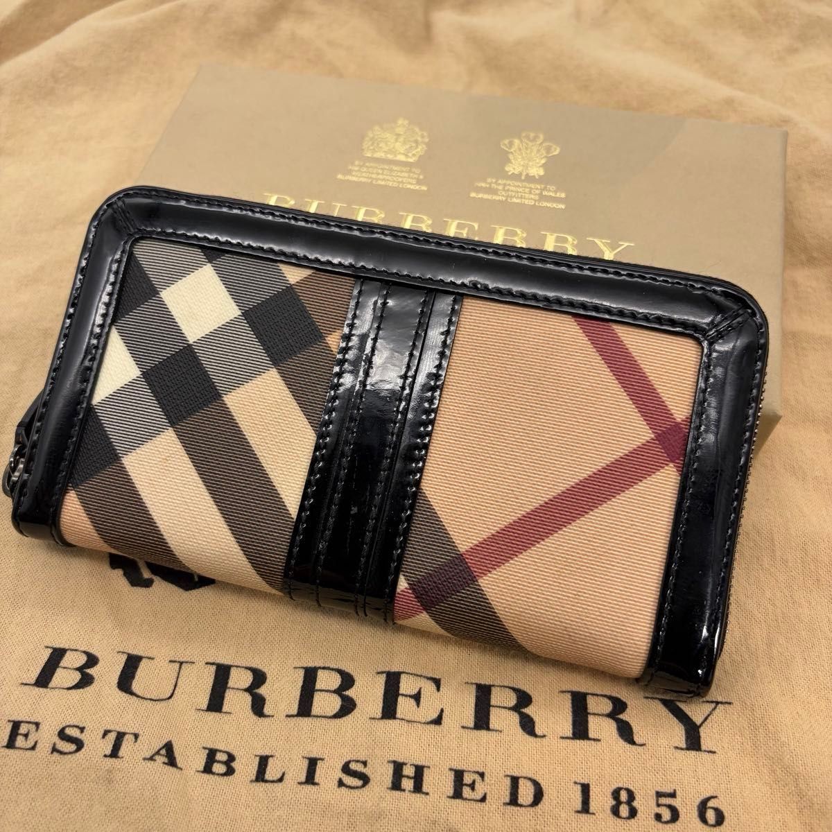 BURBERRY 長財布 サフィアーノレザー ノバチェック エンボスロゴ 黒