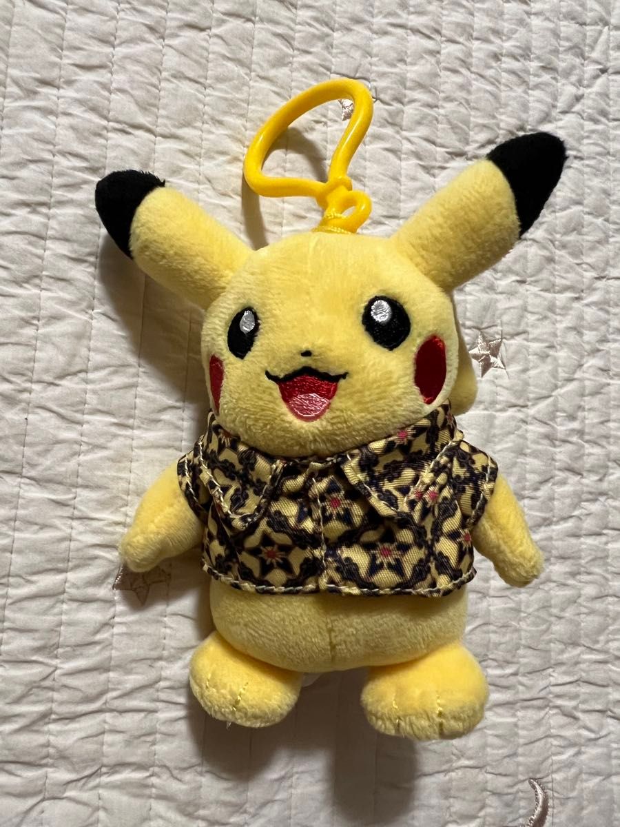 海外限定 ポケモン　卒業ピカチュウ　ストラップ　ぬいぐるみ 海外限定 ポケモン 卒業ピカチュウ ぬいぐるみストラップ マスコット
