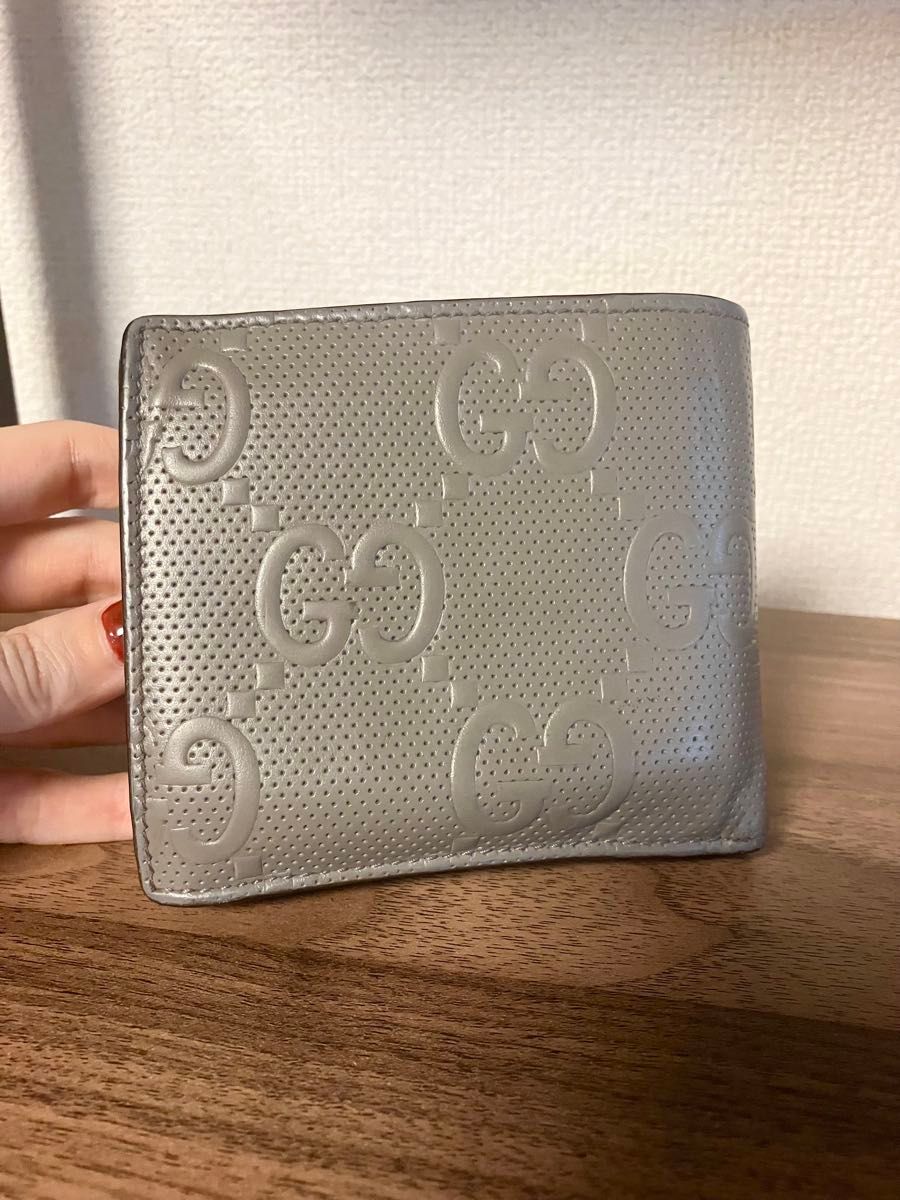 美品】GUCCI グッチ 二つ折り財布 エンボス ロゴ レザー ブラック