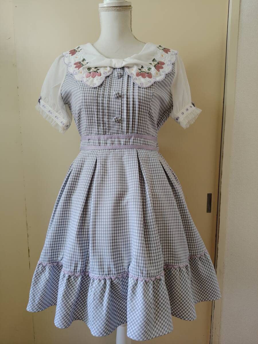 Preview of No.5088_ラベンダーチェック柄セーラー襟いちご刺繍半袖ワンピース
