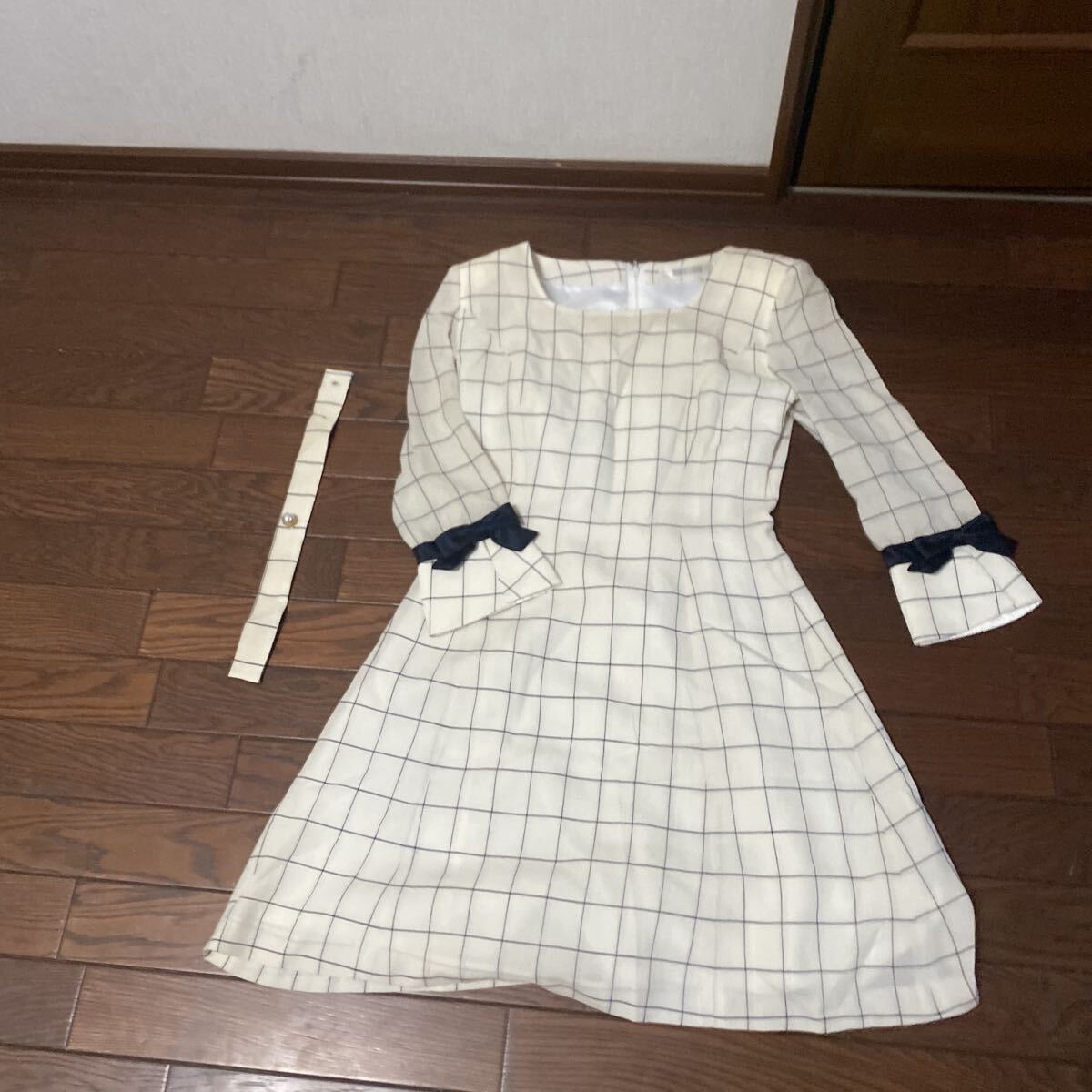 Preview of 【9号】中古受付嬢、お嬢様、ローリタ ベージュのワンピース