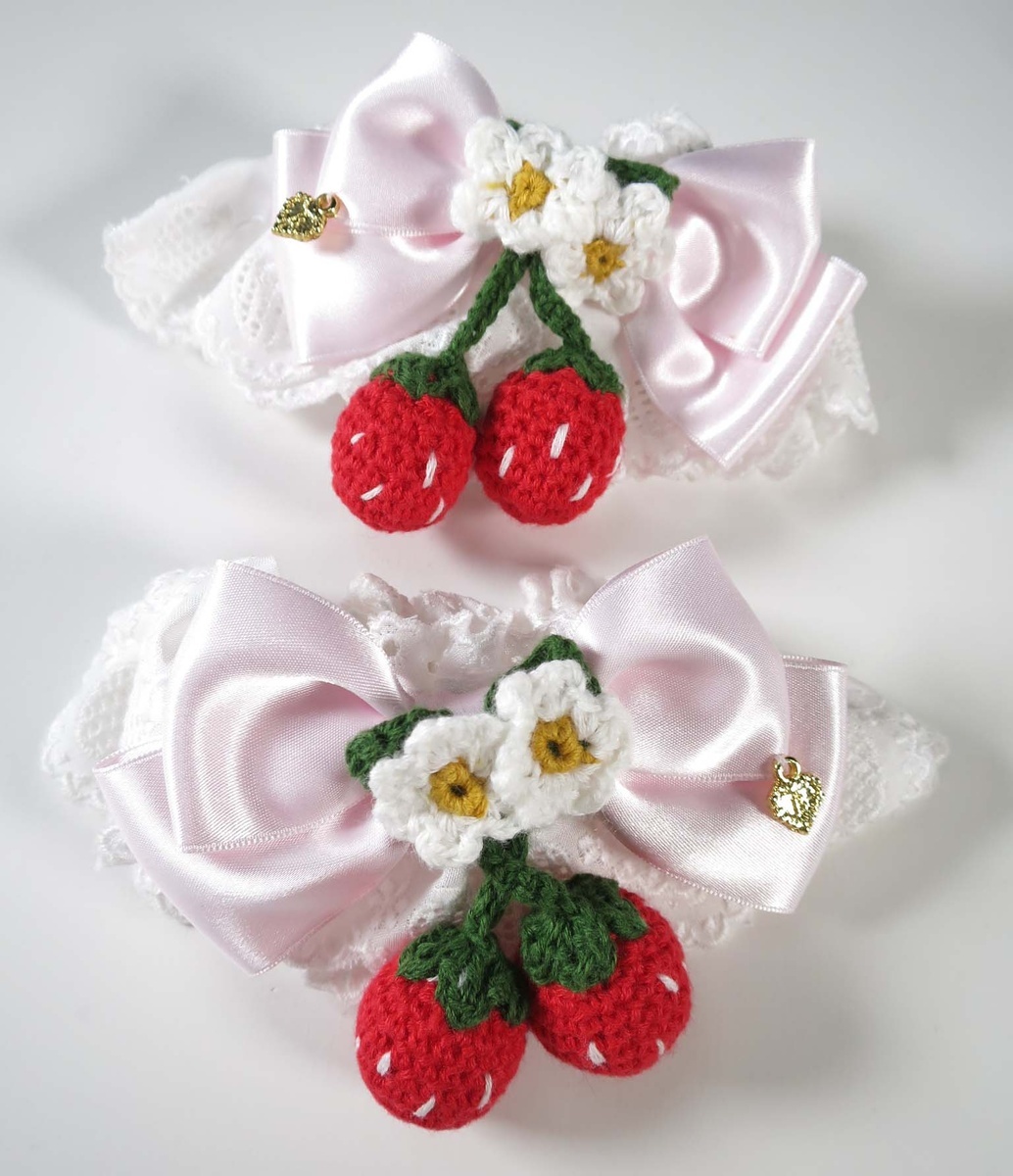 Preview of BABY, THE STARS SHINE BRIGHT ゆらゆらいちごのHappy Berry Present お袖とめ / カフス ベイビーザスターズシャインブライト [B76665]
