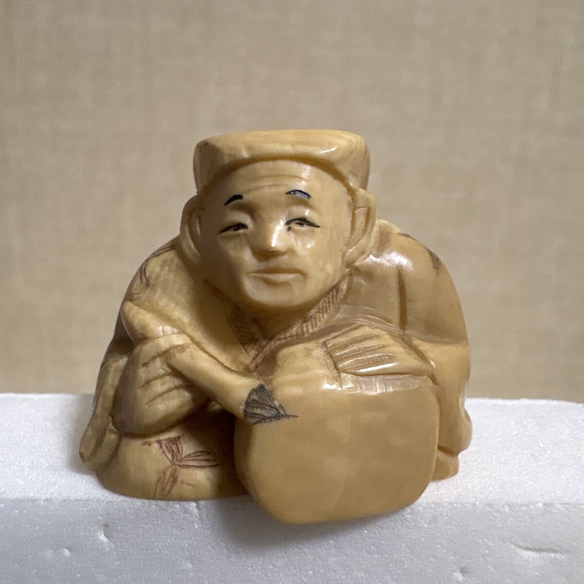 桃】提げ物：竹彫唐獅子印章根付 在銘 刀装具 #2752】 （縁頭） 古き