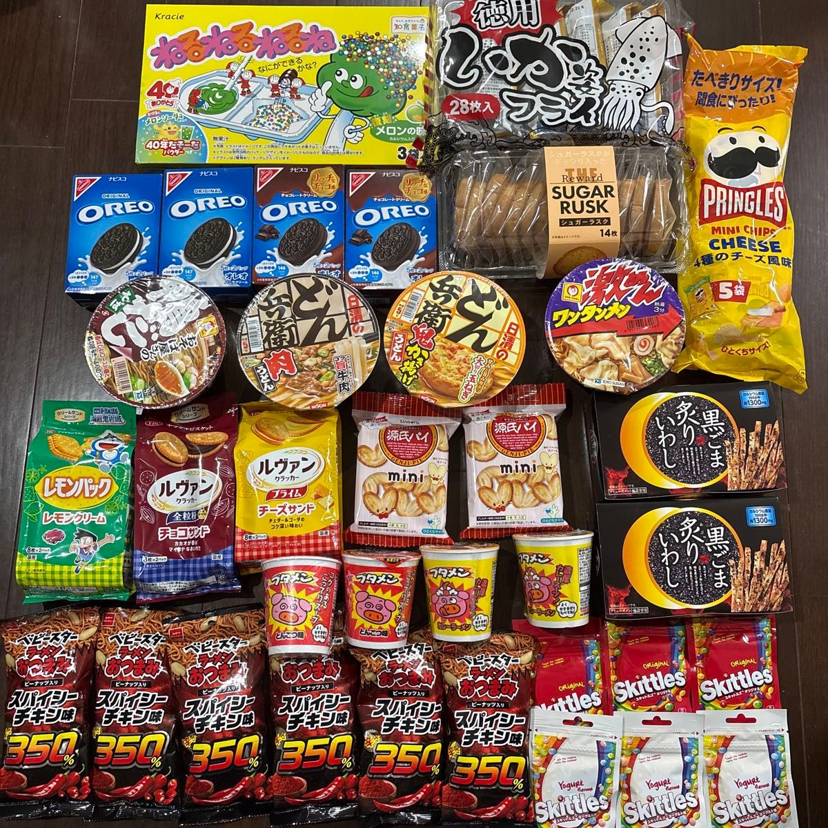 大人気⭐︎カップラーメン　お菓子　ジュース　いろいろ大量まとめ売り！ お得 お菓子、ジュース、カップ麺詰め合わせ お菓子アソート 27点