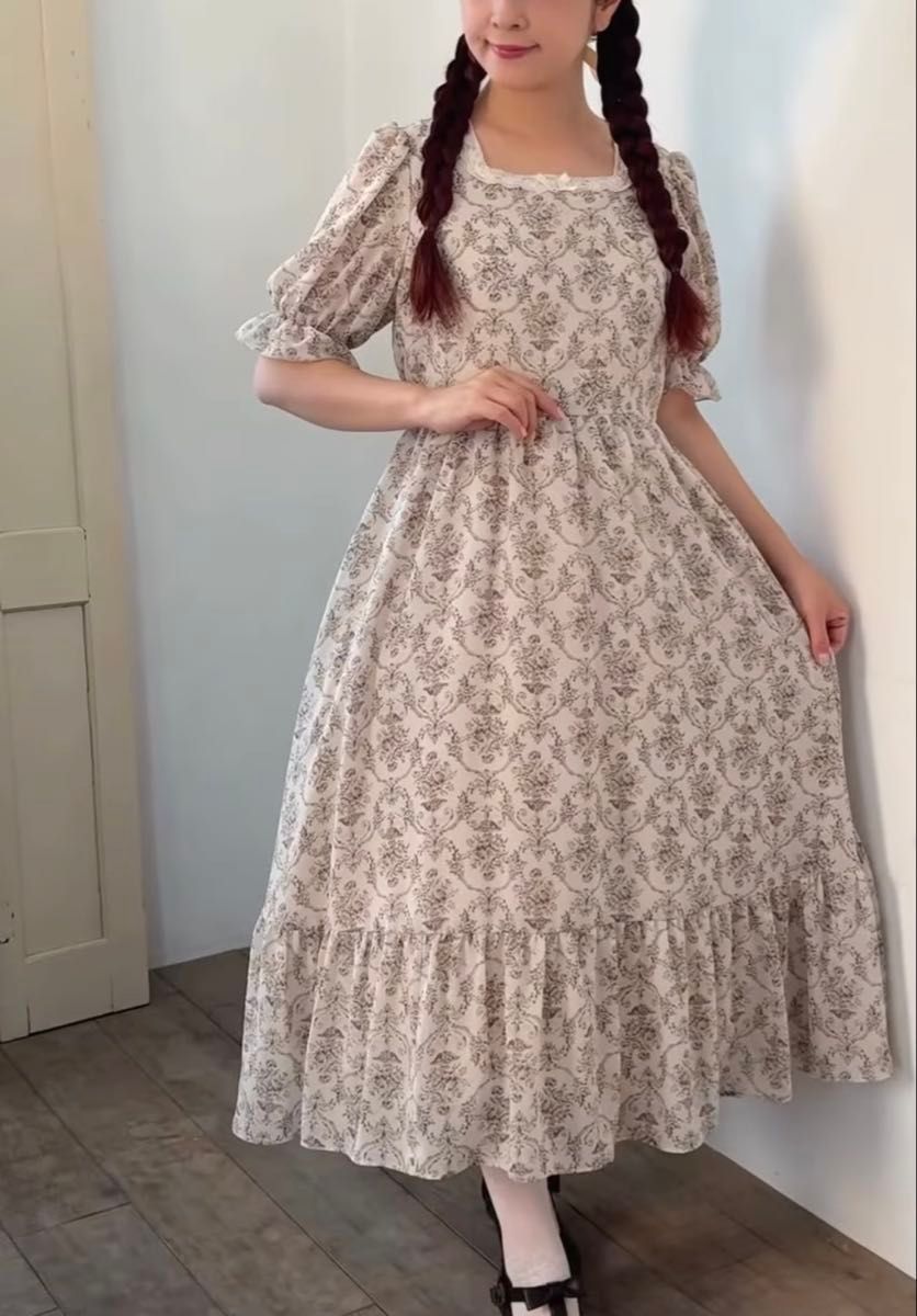 Preview of 青木美沙子 しまむら コラボ ダマスク柄 ワンピース ベージュ