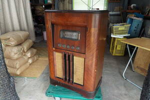 風格のある大きな　昔のラジオ　プレーヤー　　レトロ　アンティーク