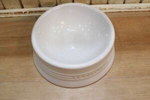 ★LE CREUSET/ルクルーゼ ドッグボール Mサイズ ペットボール フードボール Mサイズ(15.5cm) 小中型犬用食器 陶器 ホワイト