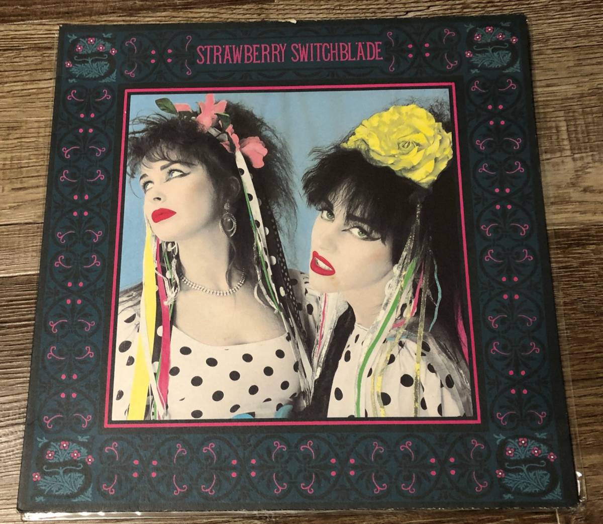 1986年来日公演パンフレット》Strawberry Switchblade○ストロベリー 