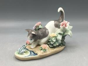 リヤドロ LLADRO 陶器人形 にらみ合い 猫 蛙 花 フィギュリン スペイン製 陶器 置物 リアドロ 