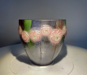 アルジー・ルソー　バラの花が描かれた希少なアンティークガラス花瓶　パート・ド・ヴェール　本物
