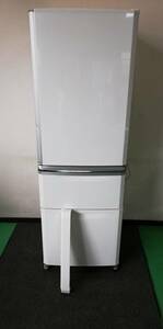 MITSUBISHI/三菱/ノンフロン冷凍冷蔵庫/2014年製/MR-C37Y-W/370L/3ドア/前脚欠品有り/付属品は写真で全て/0415a