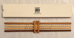 ■90年代 新品 デッドストック DANESE MILANO / Calendario bilancia 壁掛け 万年カレンダー 英語版 ENZO MARI エンツォ・マリ