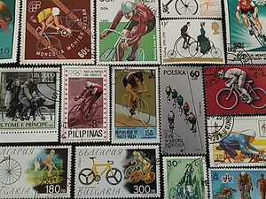 外国切手 自転車 約100枚 コレクション 検：競輪 ロードレーサー マウンテンバイク ロードバイク 折り畳み自転車 ツール・ド・フランス 