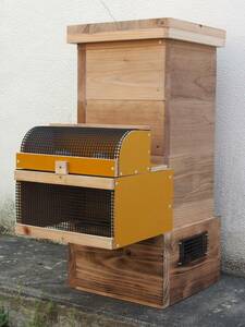 【一期一会】　更なる進化　大スズメバチ・黄色スズメバチ　最強の捕獲箱付き　日本蜜蜂巣箱　重箱式　3段　　