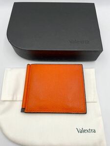 ヴァレクストラ　マネークリップ　オレンジ　極美品　二つ折り財布　メンズ　レディース　カードケース　札入れ